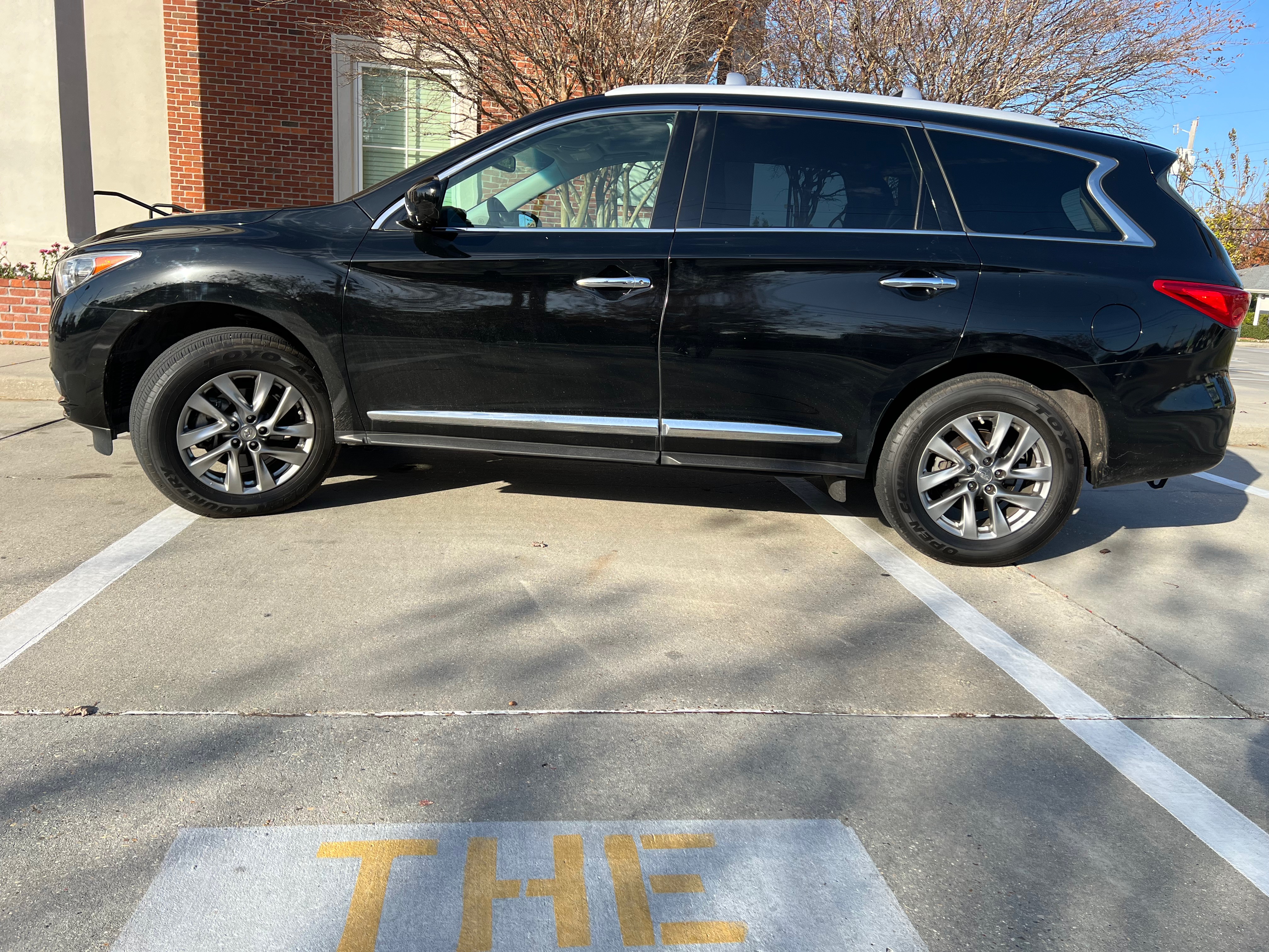 Used 2013 INFINITI JX35 FWD w/ Premium Pkg image 8
