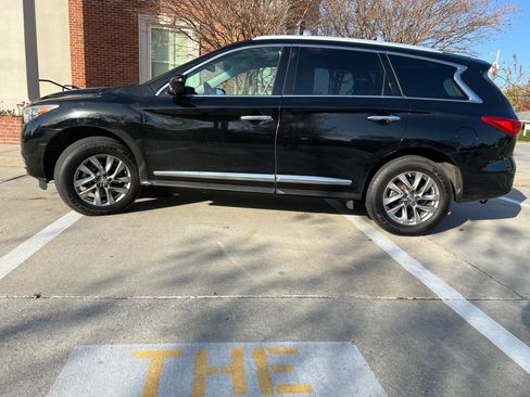 Used 2013 INFINITI JX35 FWD w/ Premium Pkg image 8