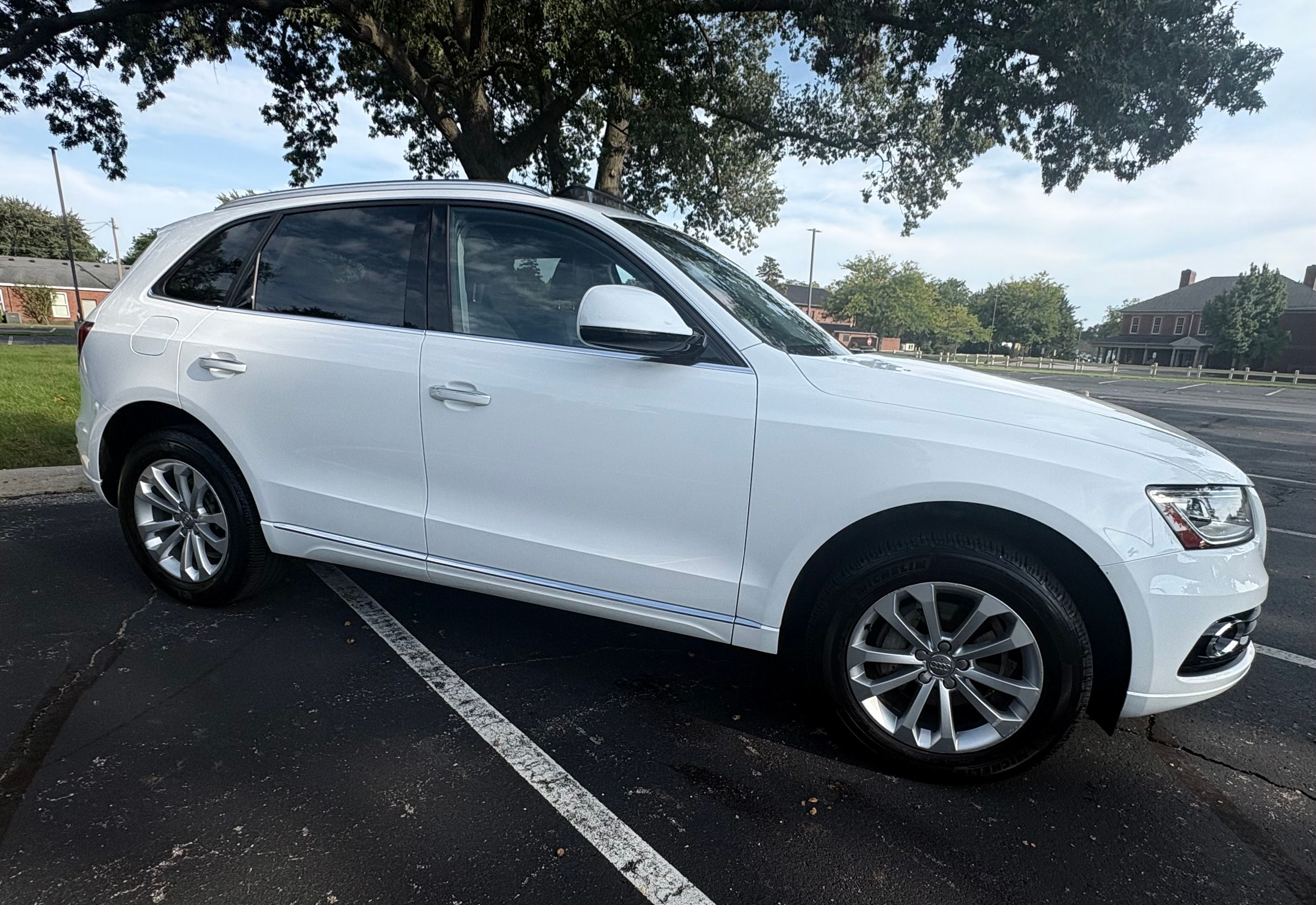 Used 2017 Audi Q5 2.0T Premium w/ Audi MMI Navigation Plus AWD/4WD image 2