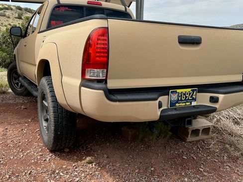 Used 2012 Toyota Tacoma 4x4 Access Cab V6 w/ TRD Sport Pkg image 5