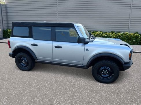 Used 2022 Ford Bronco Black Diamond image 4