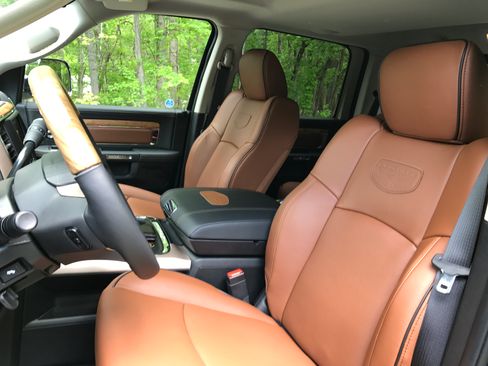 Used 2017 RAM 3500 Laramie Longhorn AWD/4WD image 4