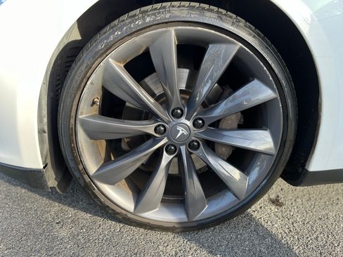 Used 2013 Tesla Model S Performance image 12