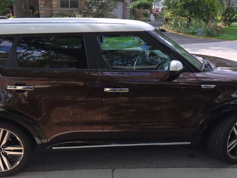 Used 2017 Kia Soul + w/ Option Group 041 image 16