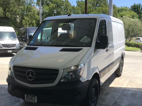 Used 2018 Mercedes-Benz Sprinter 2500 image 2