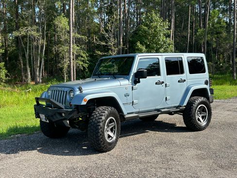 Used 2012 Jeep Wrangler Unlimited Sahara AWD/4WD image 4