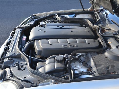 Used 2005 Mercedes-Benz E 320 CDI Sedan image 8