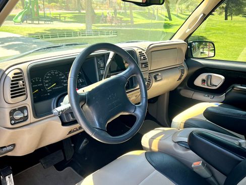 Used 1997 Chevrolet Tahoe Sport Utility 2D w/ Preferred Equipment Group 2 image 6