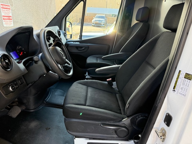Used 2021 Mercedes-Benz Sprinter 2500 image 9