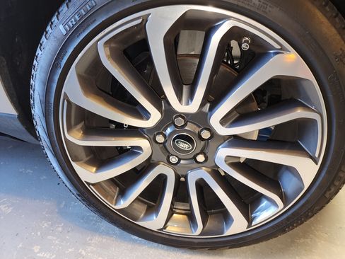 Used 2020 Land Rover Range Rover HSE image 29