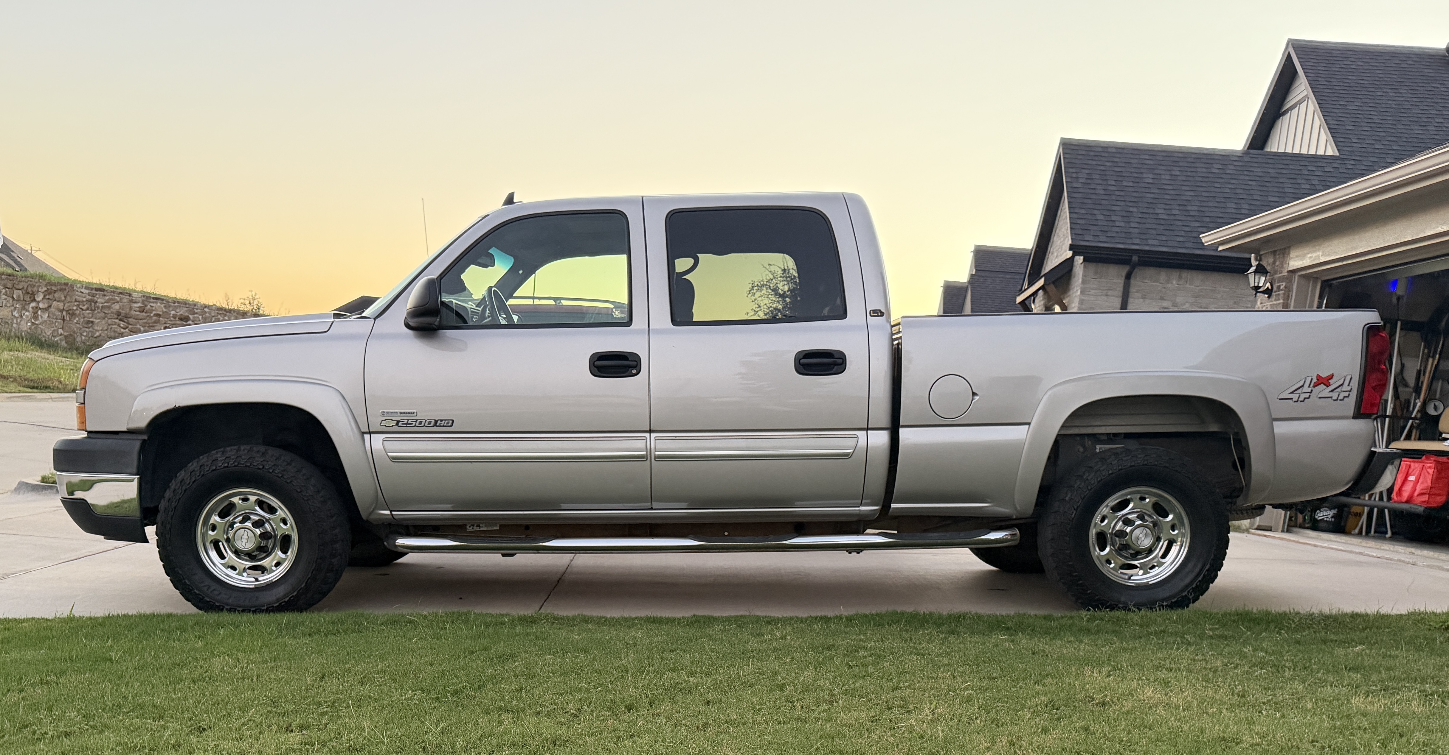 Used 2006 Chevrolet Silverado 2500 LT w/ Heavy-Duty Power Package AWD/4WD image 1