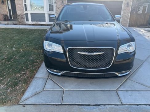 Used 2017 Chrysler 300 C image 2