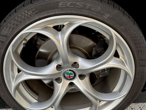 Used 2018 Alfa Romeo Giulia Ti Sport w/ Quick Order Package 22U Sport image 12