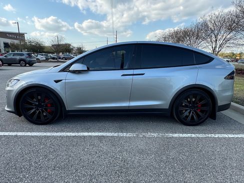 Used 2024 Tesla Model X Plaid image 2