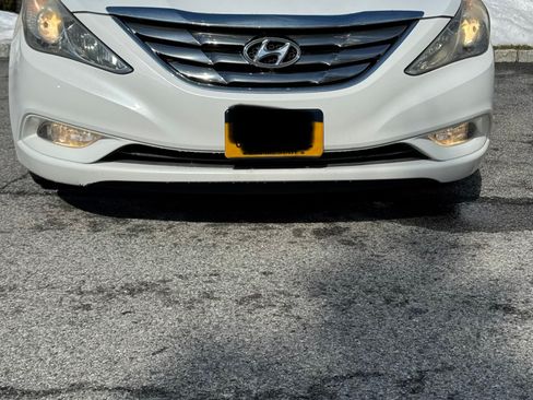 Used 2011 Hyundai Sonata SE image 1