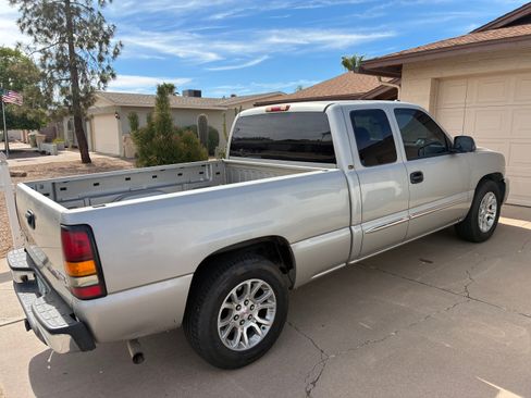 Used 2004 GMC Sierra 1500 SLT w/ Light Duty Power Package RWD image 2
