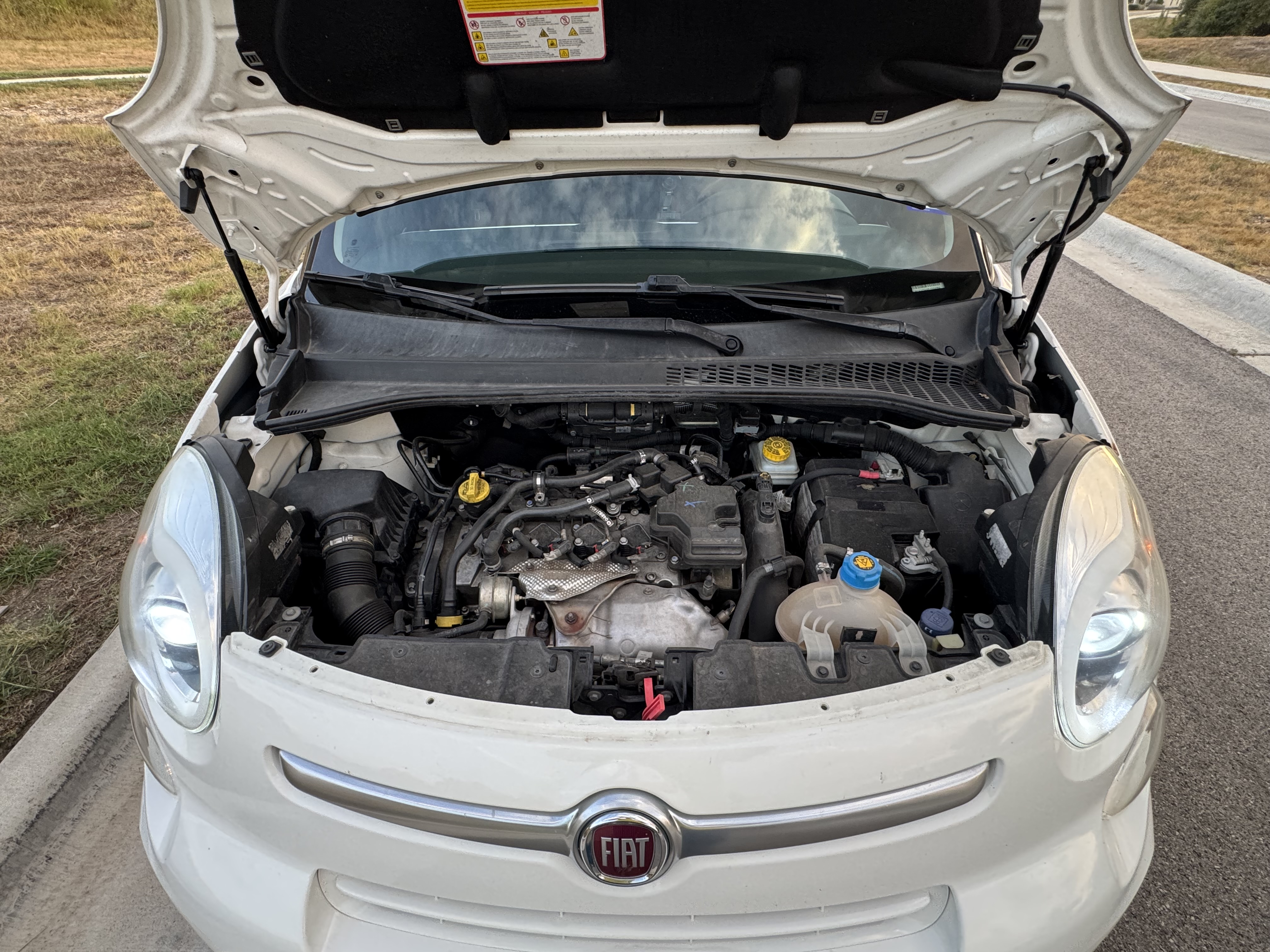 Used 2014 FIAT 500L Trekking w/ Popular Equipment Group FWD image 16