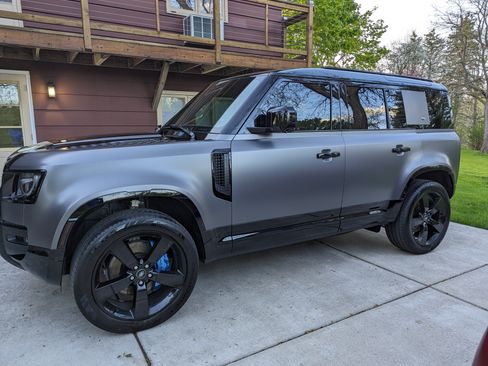 Used 2023 Land Rover Defender 110 X-Dynamic SE image 1