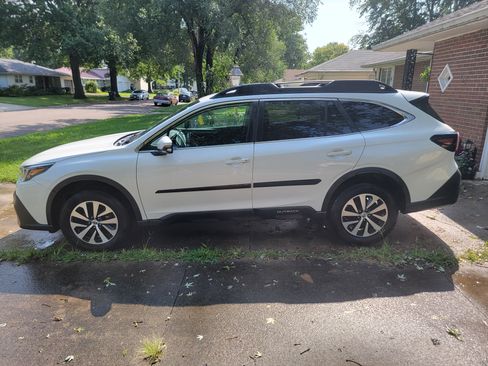 Used 2022 Subaru Outback Premium AWD/4WD image 2