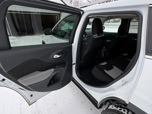 Used 2014 Jeep Cherokee Latitude image 10