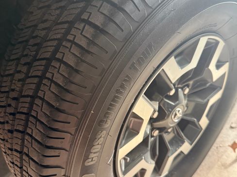 Used 2017 Toyota Tacoma TRD Off-Road w/ Tow Package (A/T) image 6