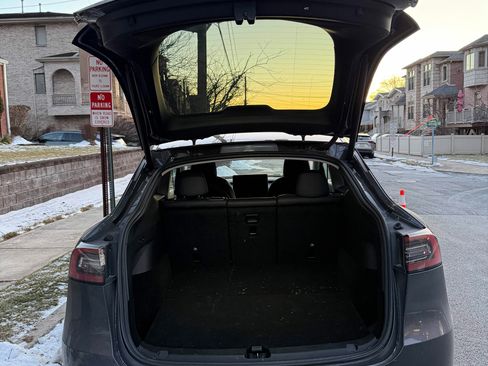 Used 2022 Tesla Model Y Performance image 6