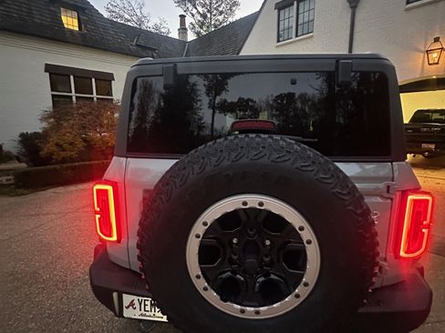 Used 2022 Ford Bronco Badlands image 12