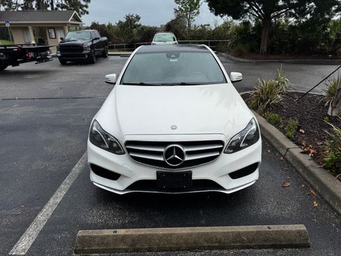Used 2014 Mercedes-Benz E 350 4MATIC Sedan image 2