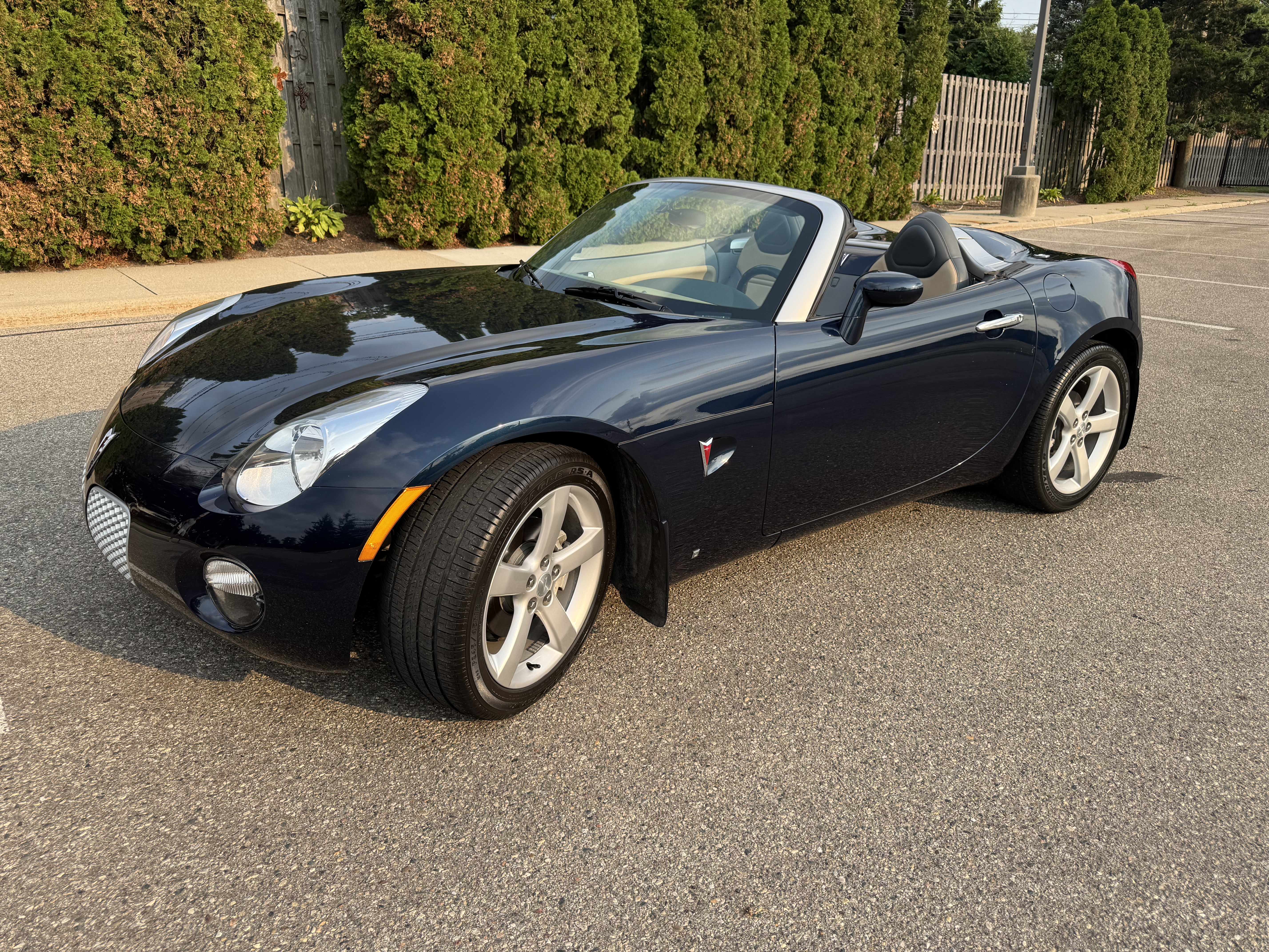 Used 2006 Pontiac Solstice Convertible w/ Premium Package RWD image 15