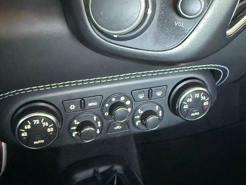 Used 2013 Ferrari 458 Spider image 27