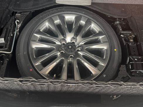 Used 2013 Lexus LS 460 w/ Comfort Pkg RWD image 12