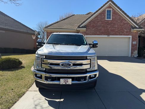 Used 2017 Ford F250 Lariat w/ Lariat Ultimate Package image 4