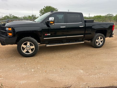 Used 2019 Chevrolet Silverado 2500 LTZ w/ Duramax Plus Package image 2