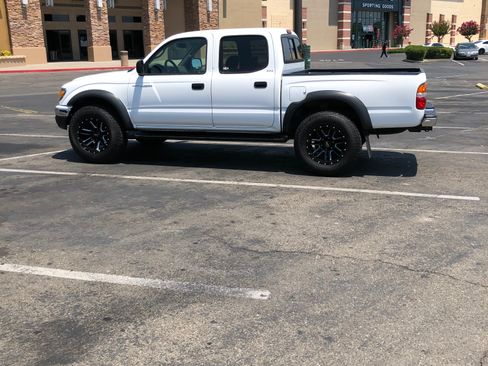 Used 2004 Toyota Tacoma PreRunner w/ Convenience Pkg RWD image 5