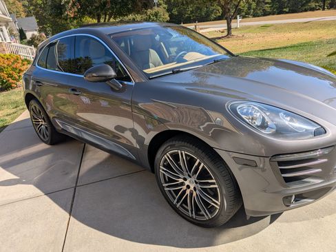 Used 2015 Porsche Macan S image 1