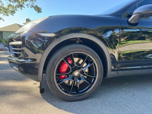 Used 2012 Porsche Cayenne Turbo AWD/4WD image 11