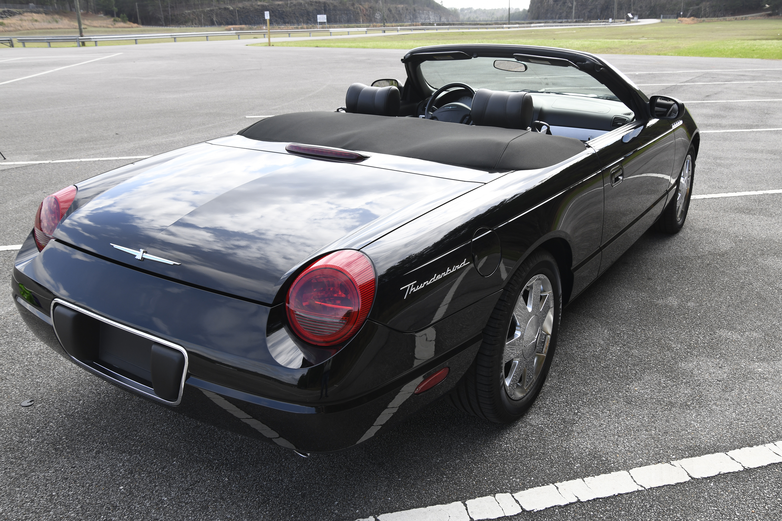 Used 2002 Ford Thunderbird RWD image 9