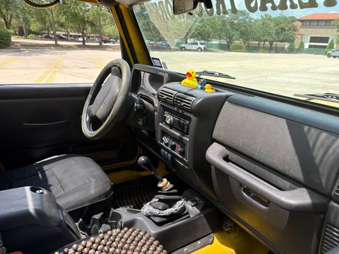 Used 2002 Jeep Wrangler X AWD/4WD image 10