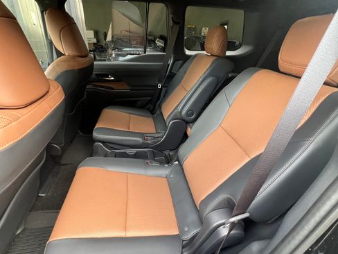 Used 2025 Lexus GX 550 image 8