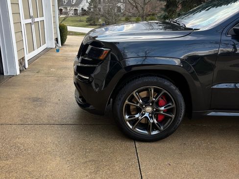 Used 2016 Jeep Grand Cherokee SRT image 11
