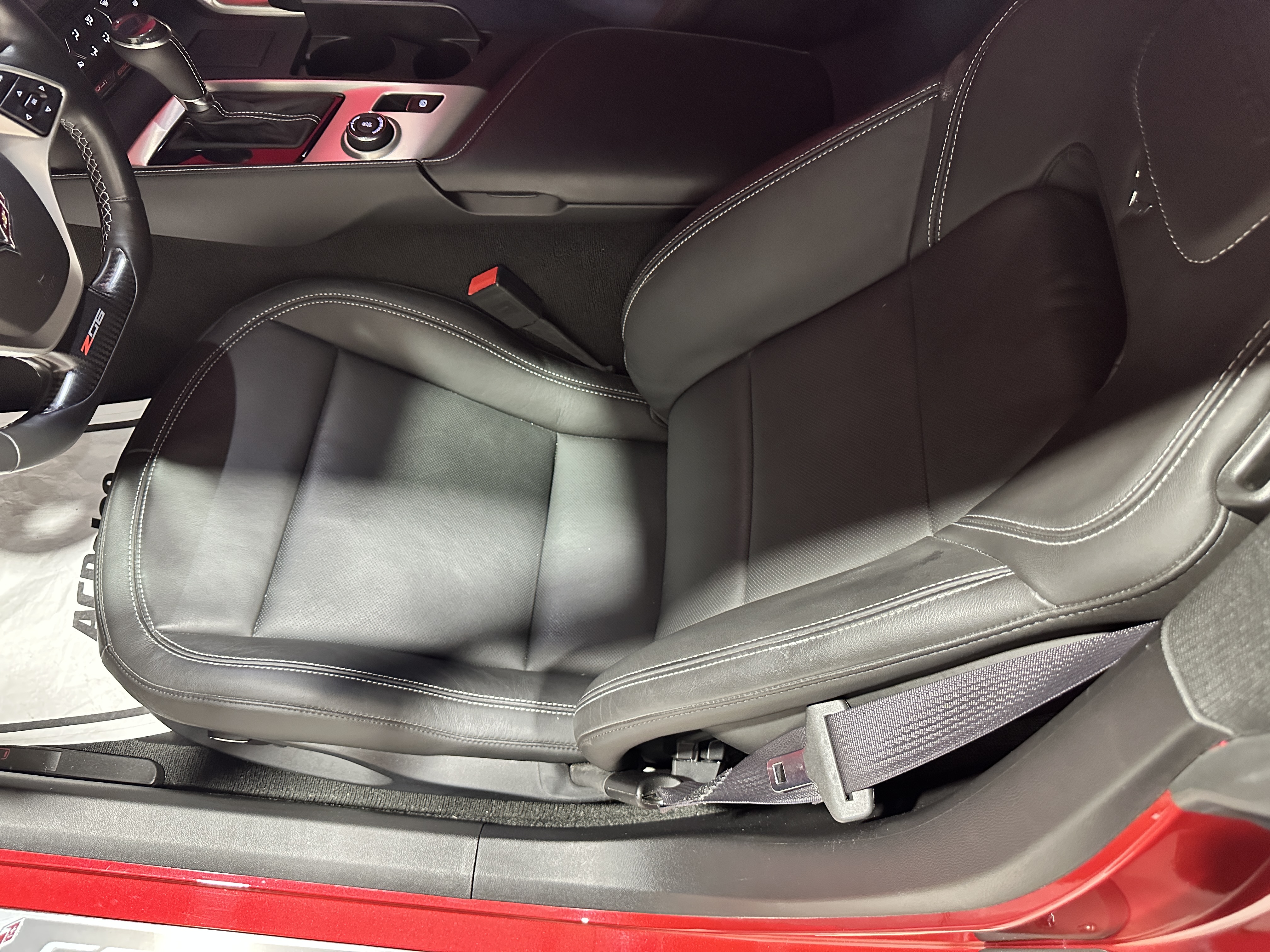 Used 2015 Chevrolet Corvette Z06 w/ Z07 Performance Package RWD image 4