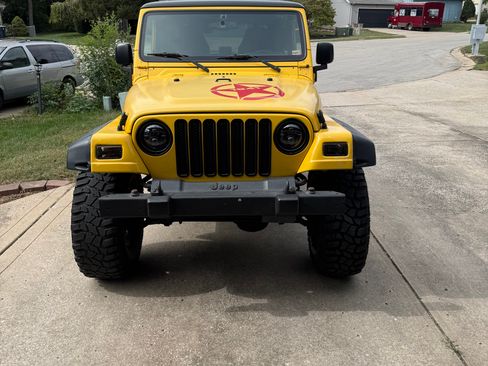 Used 2004 Jeep Wrangler 4WD image 1