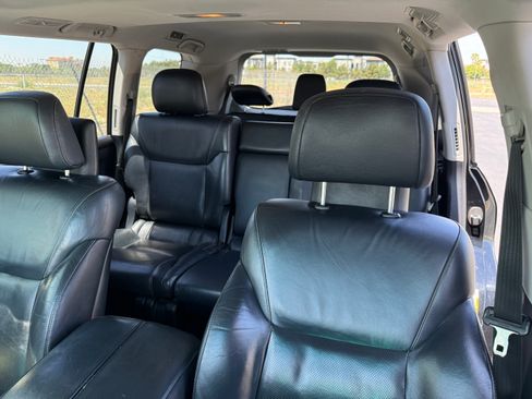 Used 2013 Lexus LX 570 4WD w/ Luxury Pkg image 23