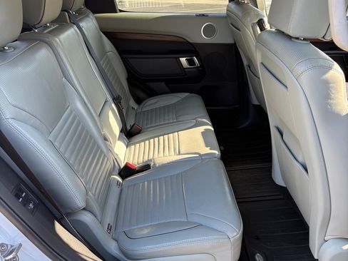 Used 2017 Land Rover Discovery HSE Luxury image 18