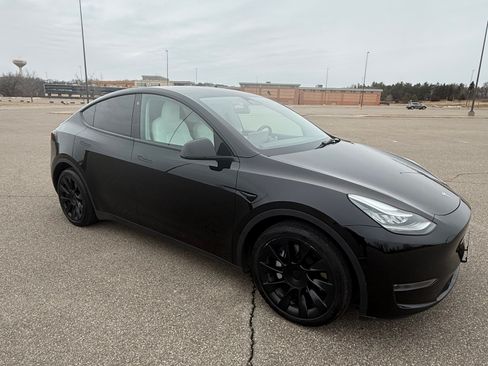 Used 2021 Tesla Model Y Long Range image 5