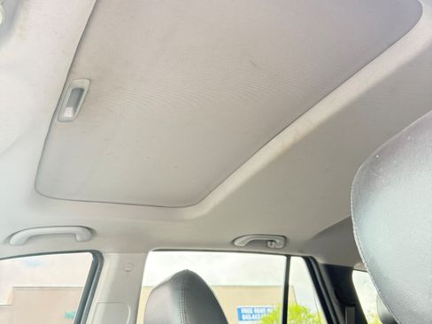 Used 2012 Hyundai Santa Fe Limited w/ Navigation Pkg 4 image 13