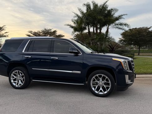 Used 2019 Cadillac Escalade Luxury image 10