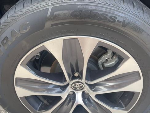 Used 2020 Toyota Highlander XLE FWD image 11