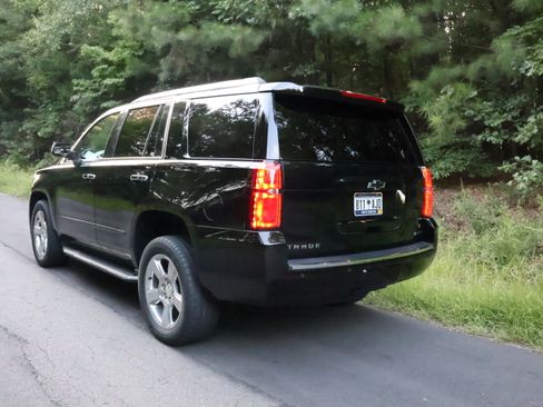 Used 2018 Chevrolet Tahoe Premier RWD image 8