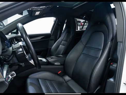 Used 2018 Porsche Panamera image 12